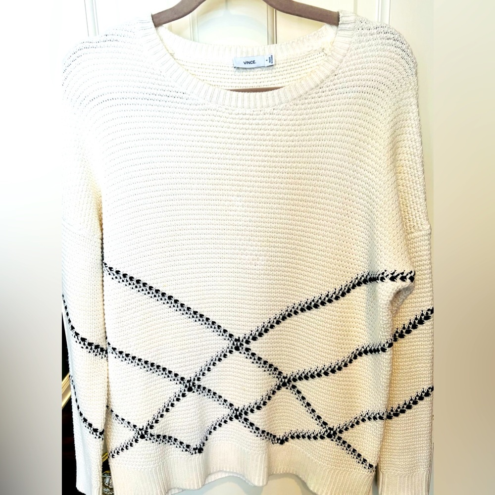 Vince cable knit sweater with black design